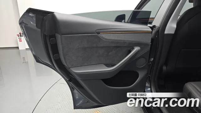 Tesla Model Y — Фото автомобиля 24