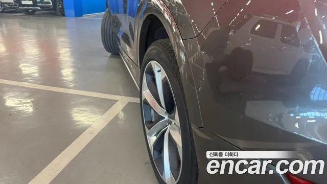 Audi Q8 55 TFSI quattro Premium — Фото автомобиля 2