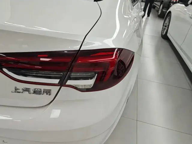 Buick Regal — Фото автомобиля 7