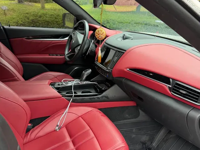 Maserati Levante — Фото автомобиля 9