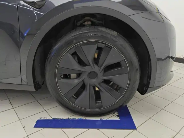 Tesla Model Y — Фото автомобиля 6