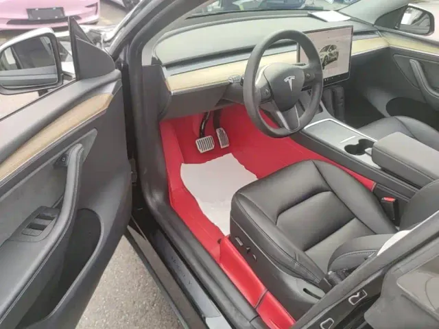 Tesla Model Y — Фото автомобиля 15