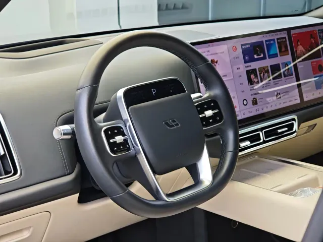 Li Auto L8 — Фото автомобиля 11