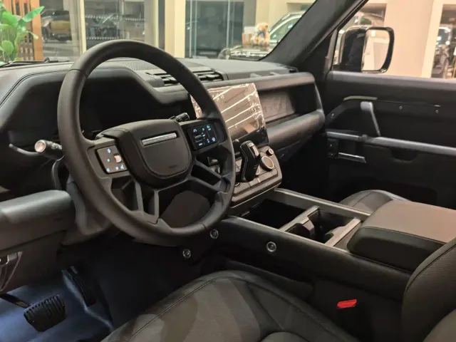 Land Rover Defender — Фото автомобиля 6