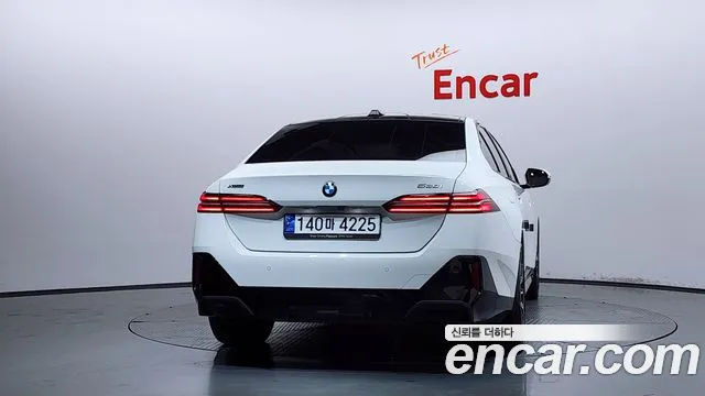 BMW 5-Series 5 серия (G60) 530i xDrive M Sport — Фото автомобиля 4