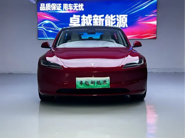 Tesla Model 3 — Фото автомобиля 2