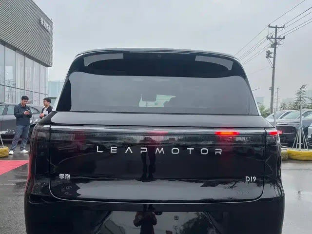 Leapmotor D Series — Фото автомобиля 5