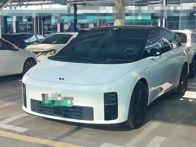 Фотография автомобиля — Li Auto i6