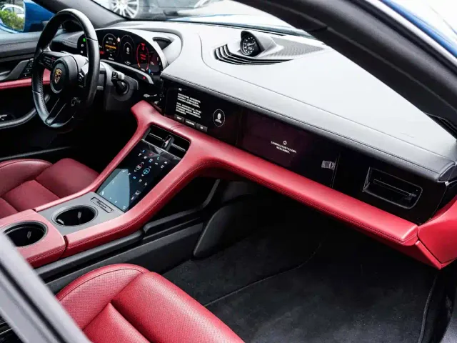 Porsche Taycan — Фото автомобиля 7