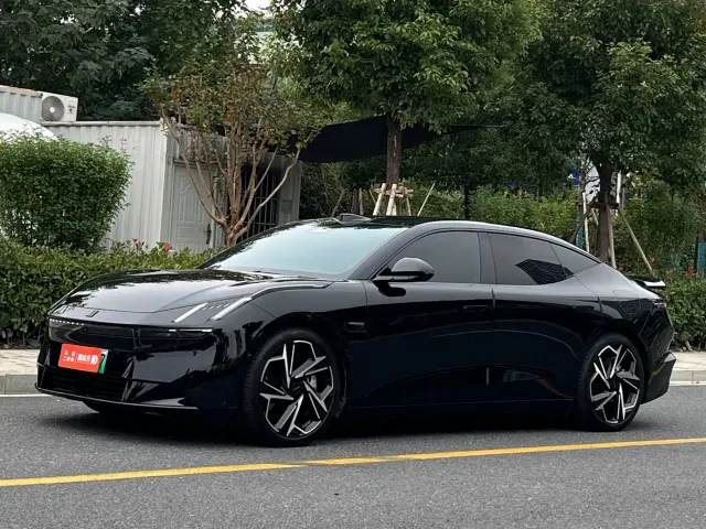 Фотография автомобиля — Lynk & Co Z10