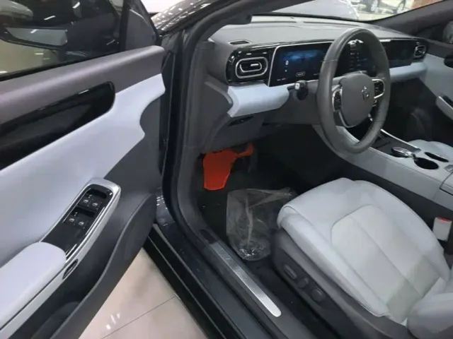 Leapmotor C01 — Фото автомобиля 15