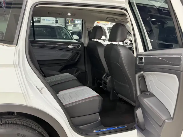 Volkswagen Tiguan L PHEV — Фото автомобиля 13