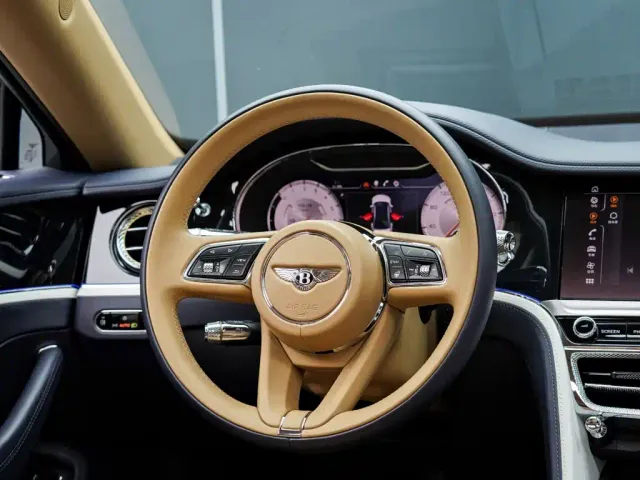 Bentley Flying Spur — Фото автомобиля 18