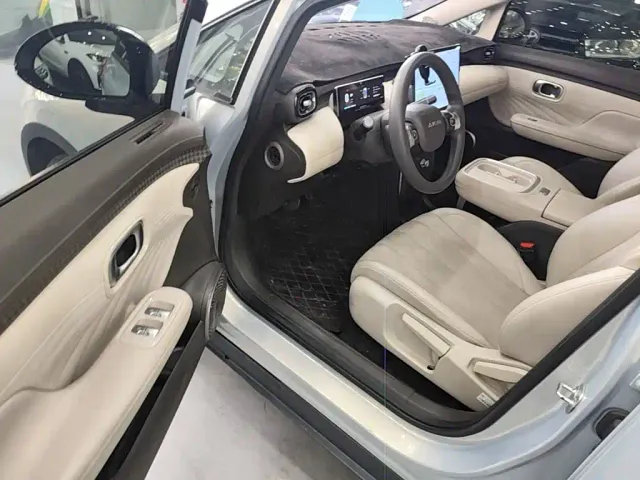 GAC Aion UT — Фото автомобиля 15