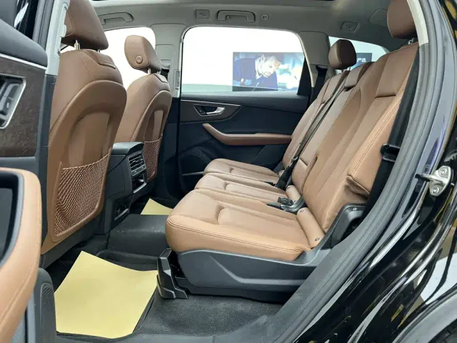 Audi Q7 — Фото автомобиля 19