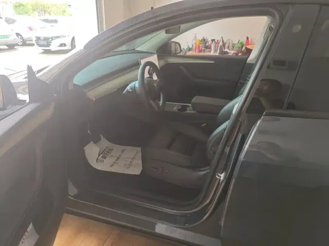 Tesla Model Y — Фото автомобиля 5