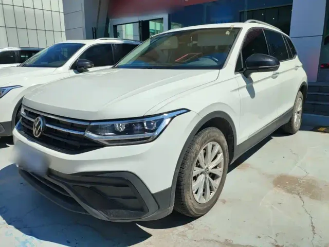 Фотография автомобиля — Volkswagen Tiguan L