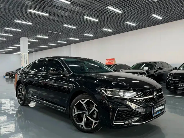 Volkswagen Passat — Фото автомобиля 3