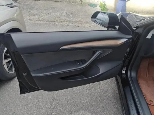 Tesla Model 3 — Фото автомобиля 7