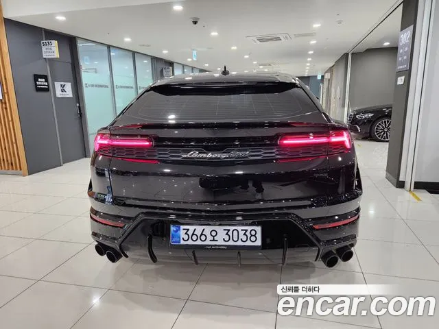 Lamborghini Urus — Фото автомобиля 4