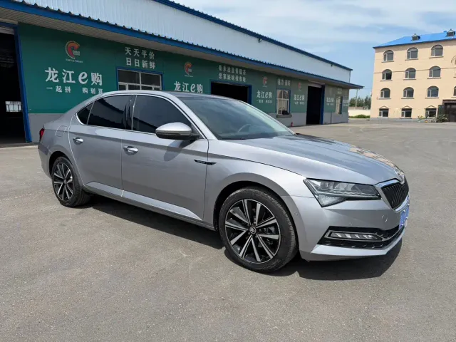 Skoda Superb — Фото автомобиля 2