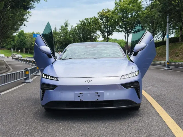 Dongfeng eπ 007 — Фото автомобиля 2