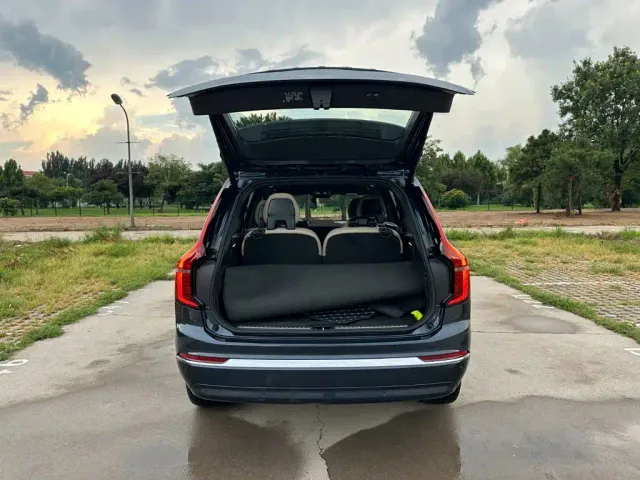 Volvo XC90 — Фото автомобиля 8