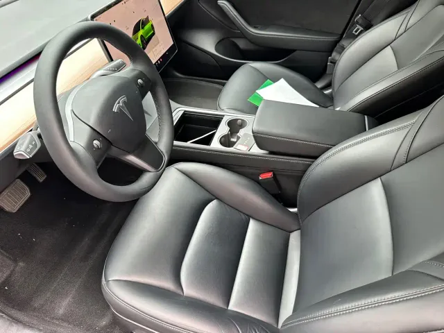 Tesla Model 3 — Фото автомобиля 9