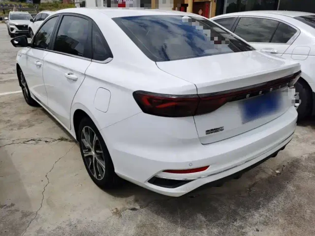 Geely Emgrand — Фото автомобиля 4