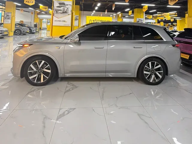 Li Auto L8 — Фото автомобиля 2