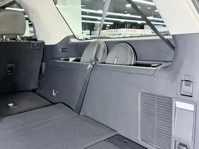 Lincoln Navigator — Фото автомобиля 19