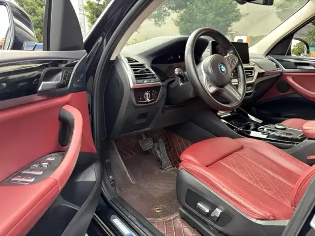 BMW iX3 — Фото автомобиля 3