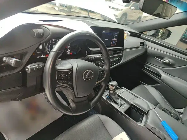 Lexus ES — Фото автомобиля 10