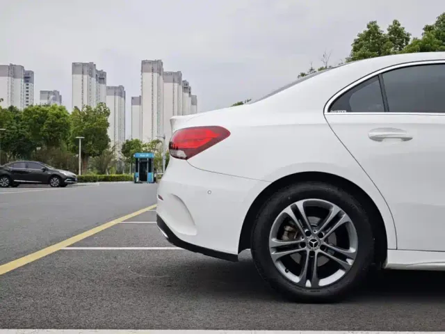 Mercedes-Benz Mercedes-Benz A-Class 2022 A 180 L Sport Sedan — Фото автомобиля 23