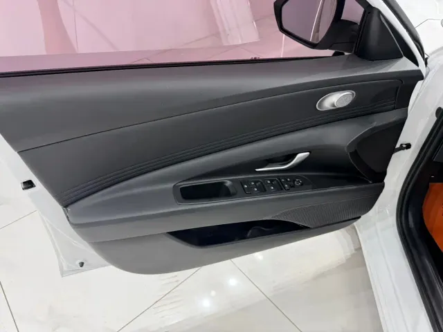 Hyundai Elantra — Фото автомобиля 8