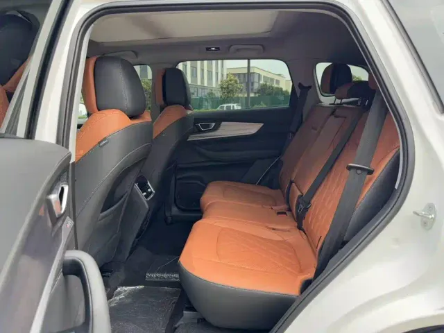 Chery Tiggo 8 — Фото автомобиля 12