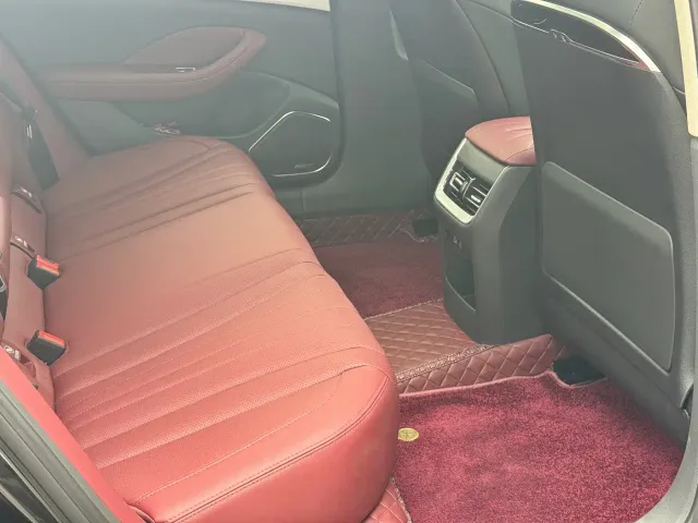 Hongqi H5 — Фото автомобиля 8