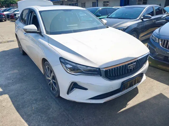 Geely Emgrand — Фото автомобиля 3