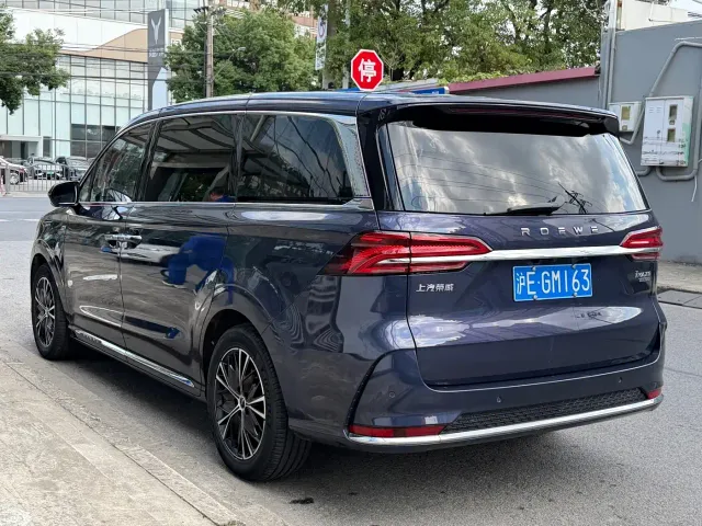 Roewe iMAX8 — Фото автомобиля 5