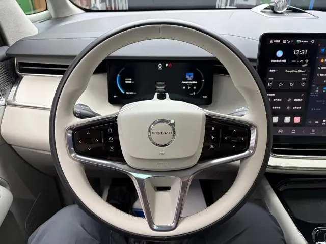 Volvo EM90 — Фото автомобиля 8