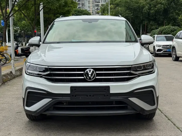 Volkswagen Tiguan L — Фото автомобиля 2