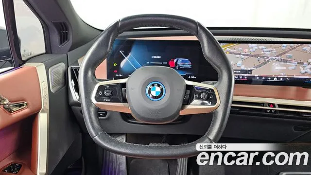 BMW iX — Фото автомобиля 13