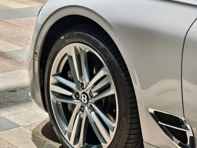 Bentley Continental — Фото автомобиля 11