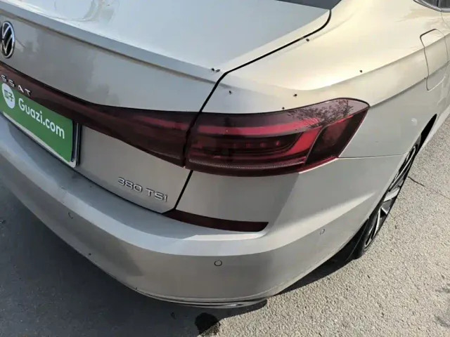 Volkswagen Passat — Фото автомобиля 7