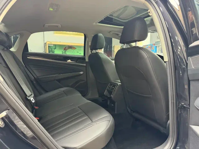 Volkswagen Passat — Фото автомобиля 19