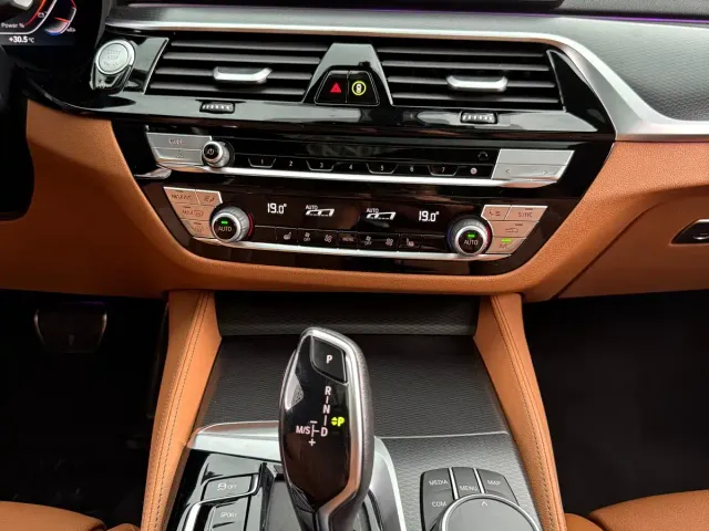 BMW 5 Series — Фото автомобиля 8