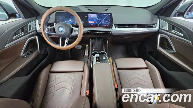 BMW iX1 U11 — Фото автомобиля 10