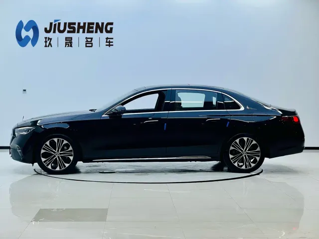 Mercedes-Benz E-Class — Фото автомобиля 17