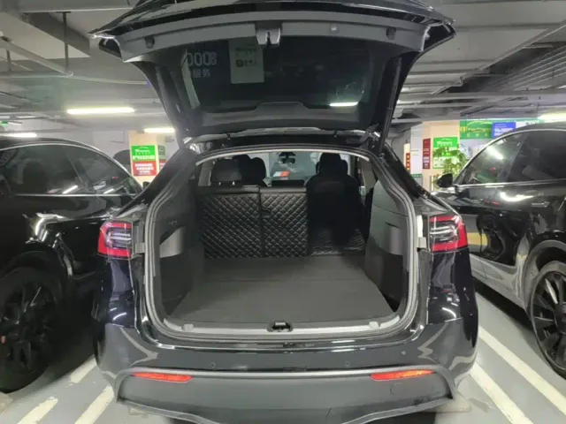 Tesla Model Y — Фото автомобиля 18
