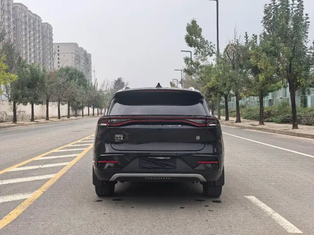 BYD Tang — Фото автомобиля 5